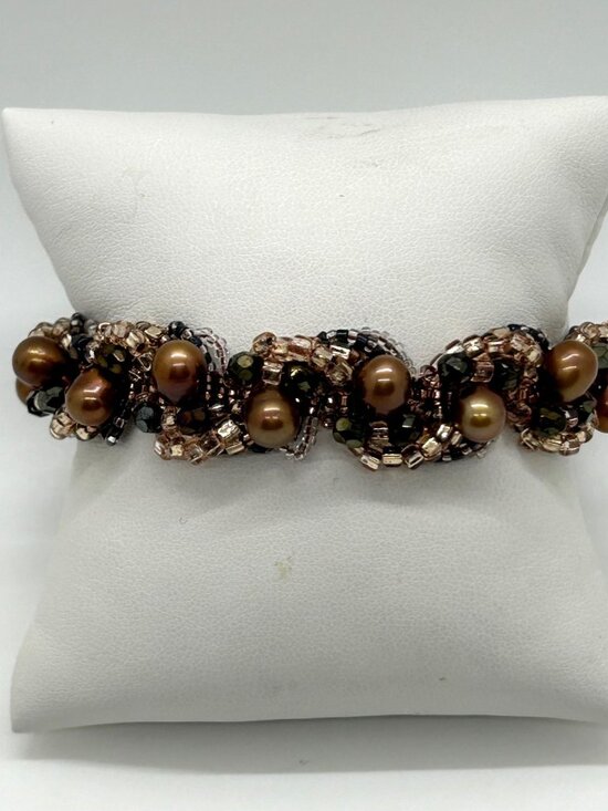 Handmade Jewelry - Vintage Woven Beaded Bracelet With Freshwater Pearls & Carnelian Bead Accent